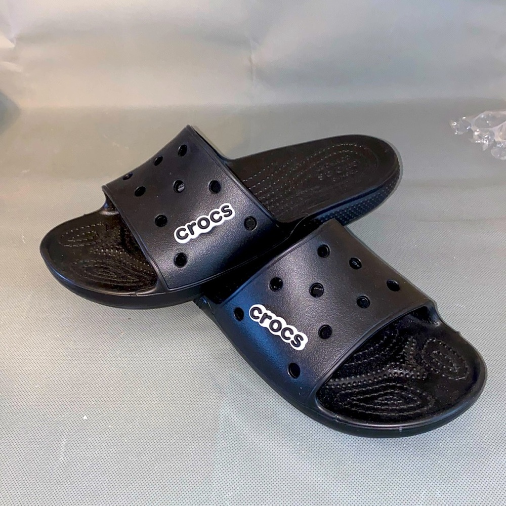 Crocs Classic Iconic Comfort Slide Sandals Black Jibbitz Men’s 7 Womens 9 NWOT